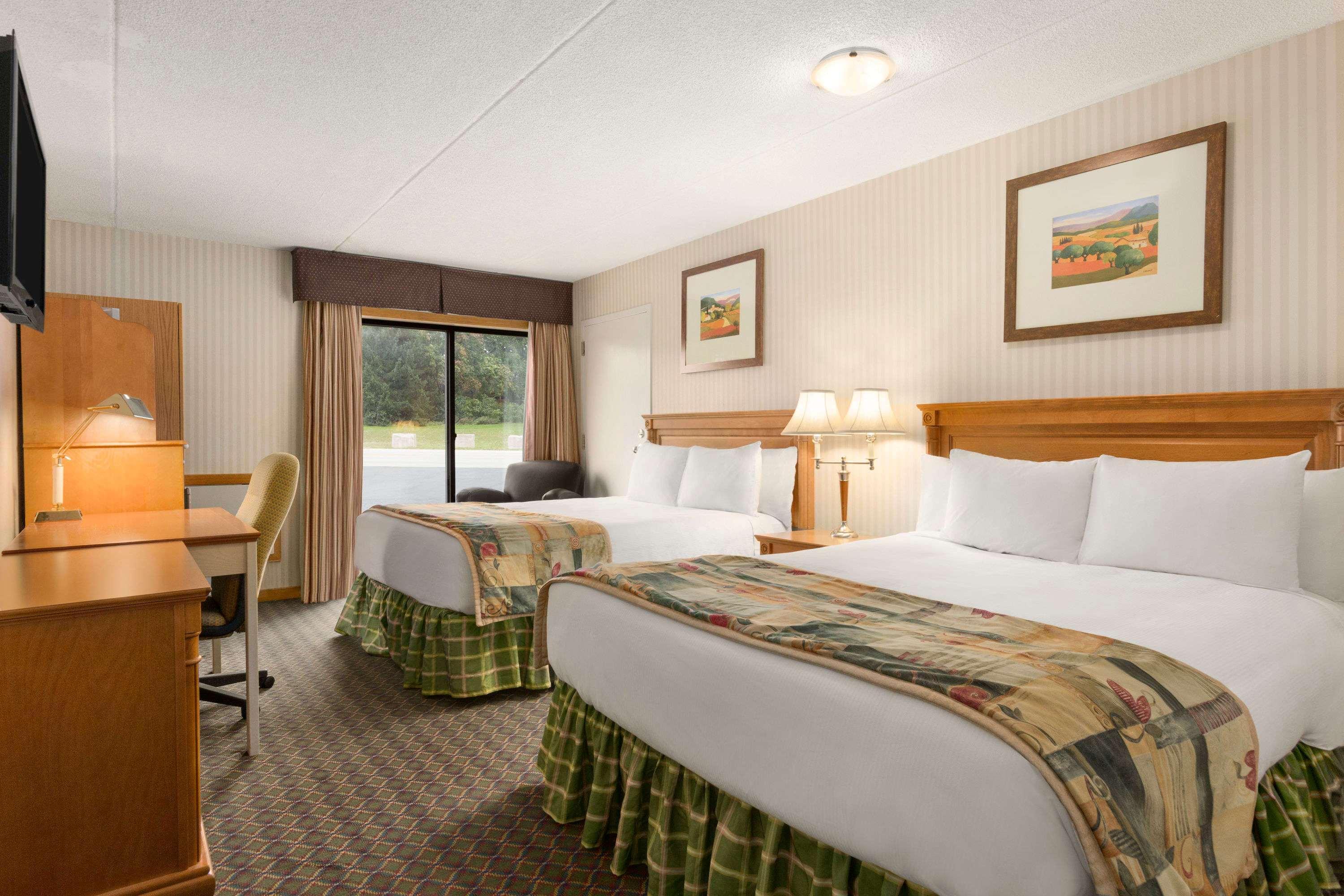 Travelodge By Wyndham Owen Sound On Exterior photo