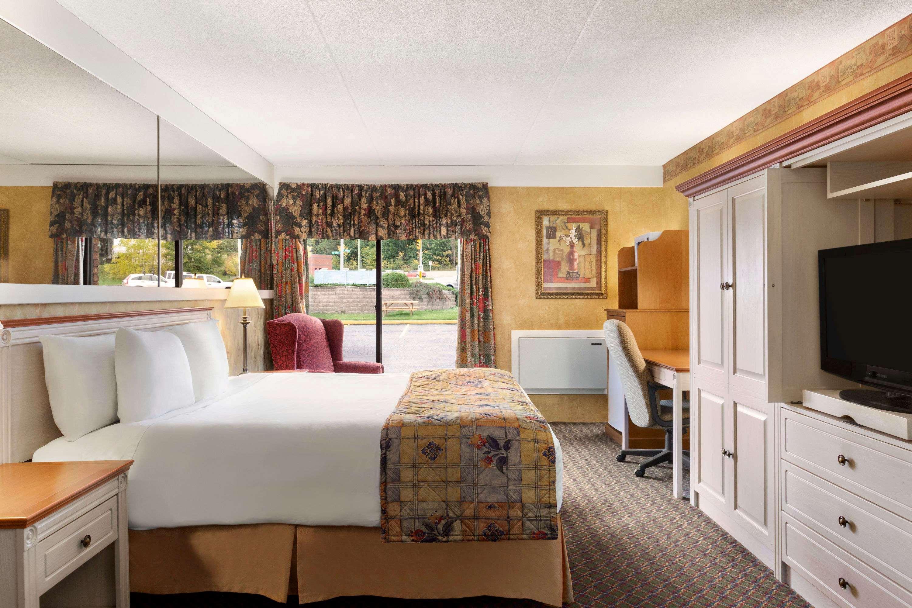 Travelodge By Wyndham Owen Sound On Exterior photo