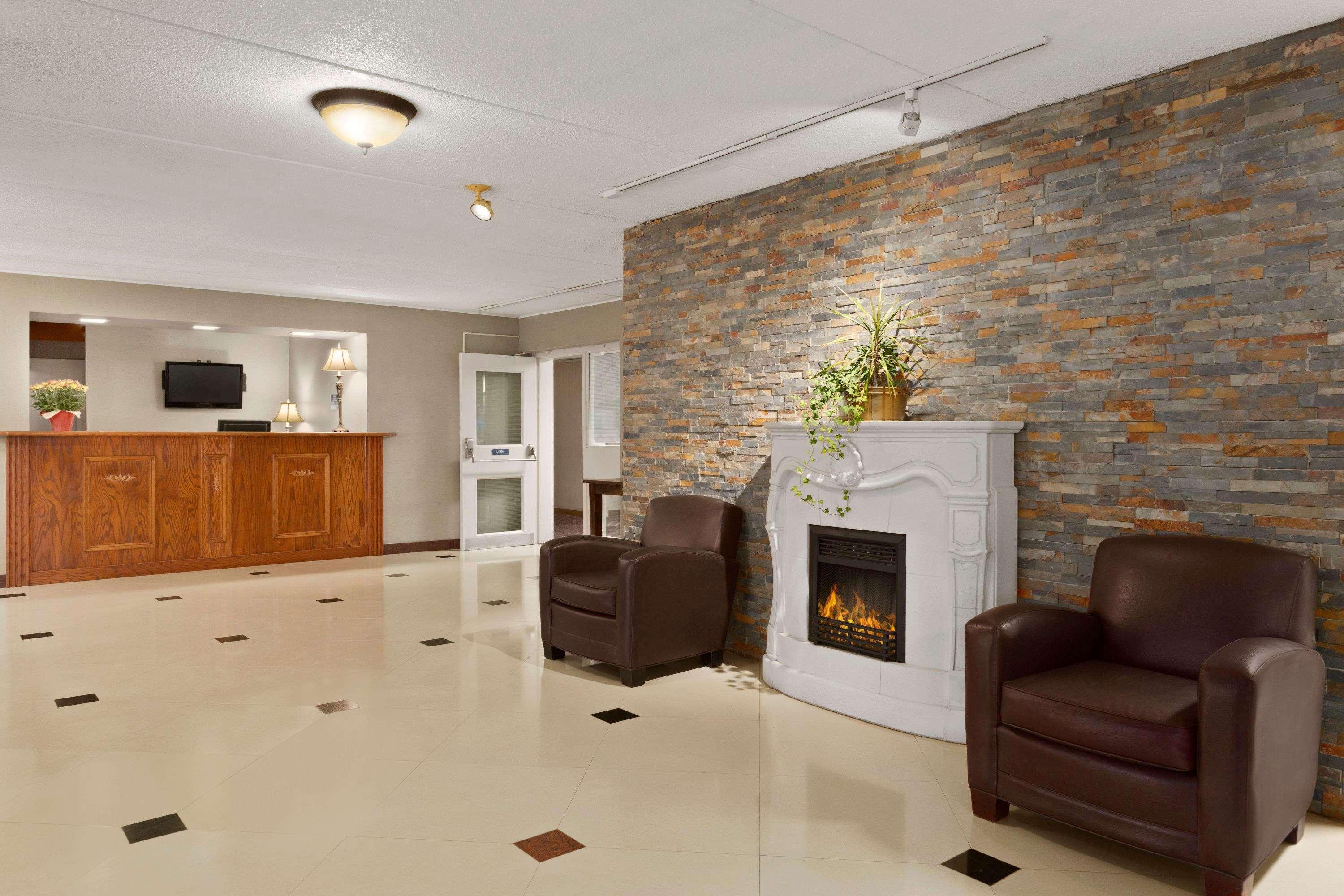 Travelodge By Wyndham Owen Sound On Exterior photo