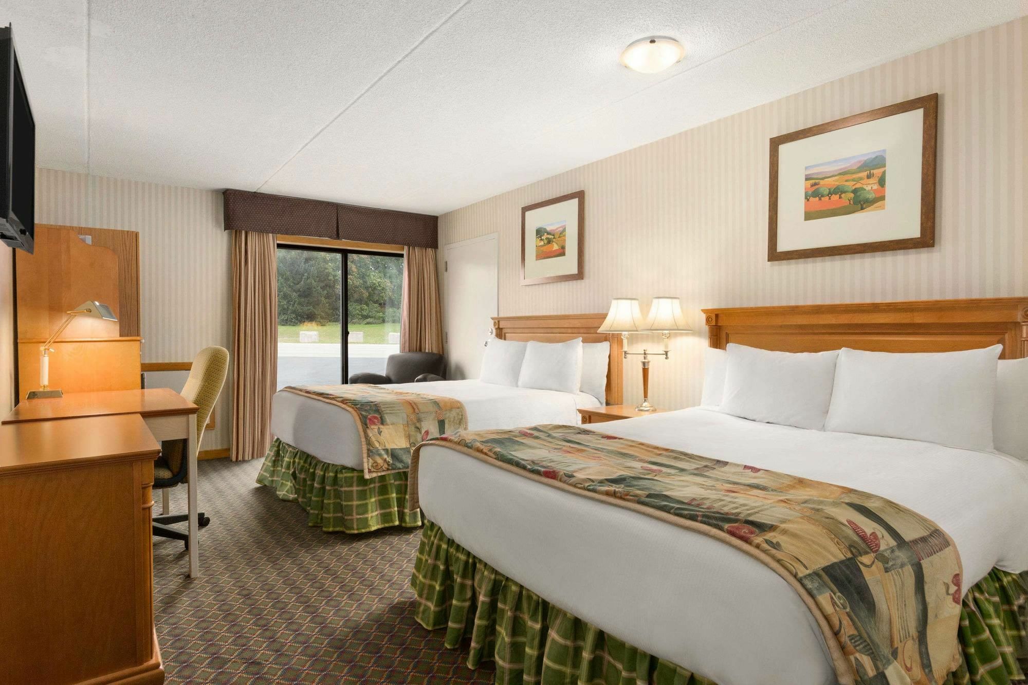 Travelodge By Wyndham Owen Sound On Exterior photo